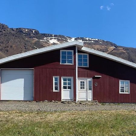 Hvammur 2 Guesthouse Red House Blonduos Eksteriør billede