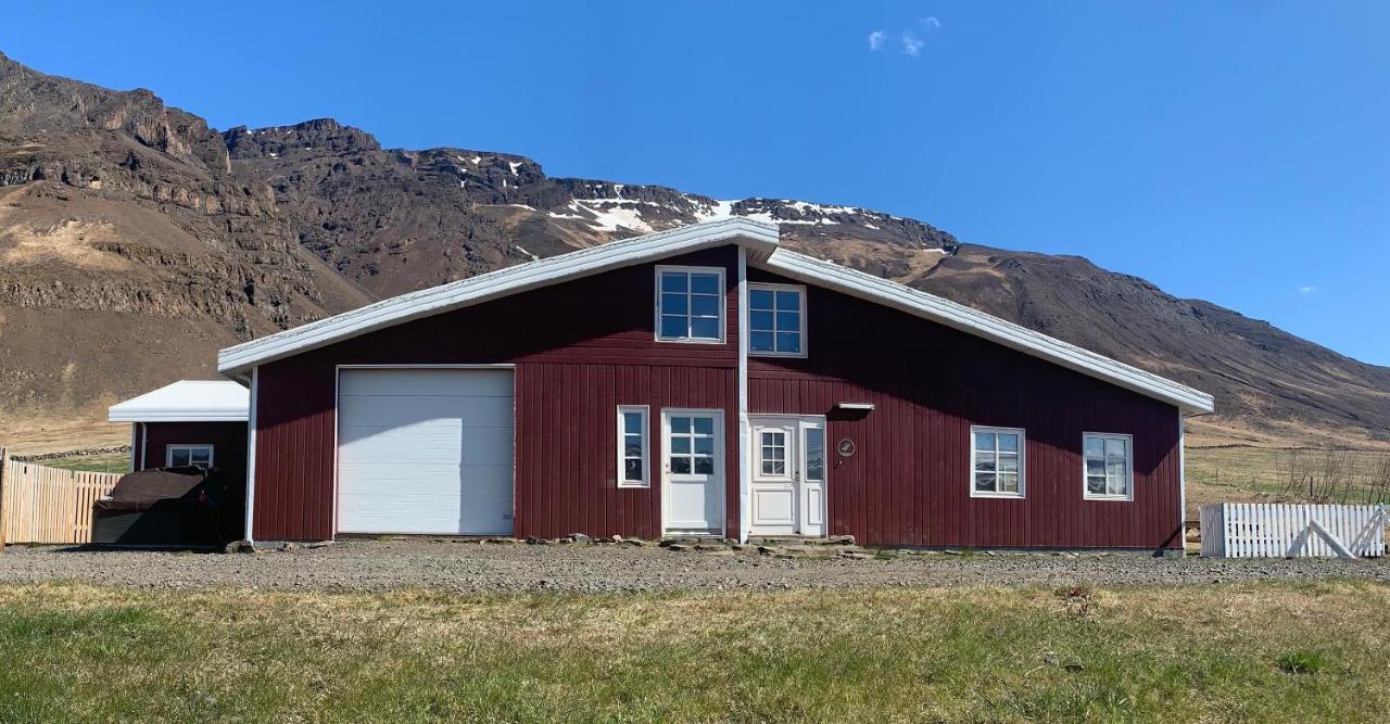 Hvammur 2 Guesthouse Red House Blonduos Eksteriør billede